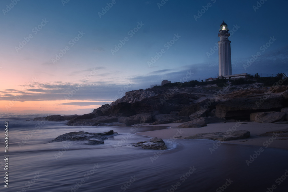 Naklejka premium anochecer trafalgar