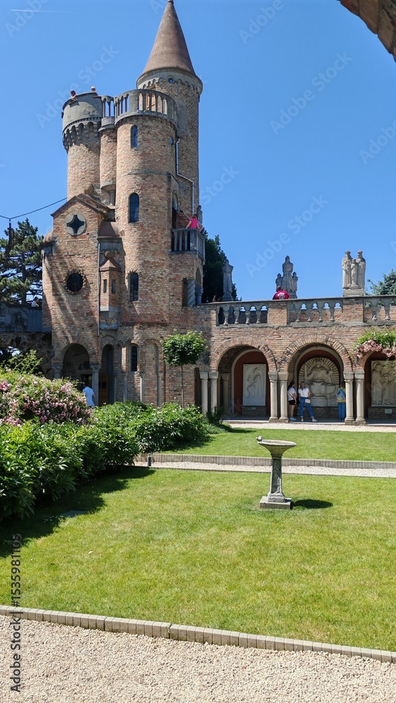 Fototapeta premium castle in the park