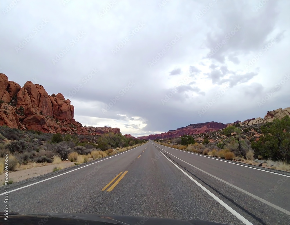 Naklejka premium Empty highway through red rock landscape