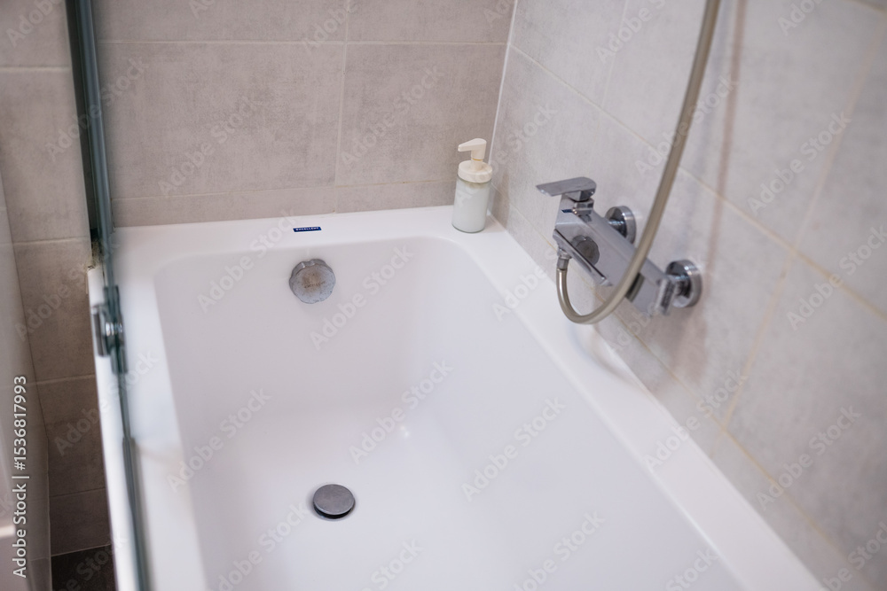 Fototapeta premium Tub shower door, bathroom shower glass door. Fixed glass panel in the bathroom. 