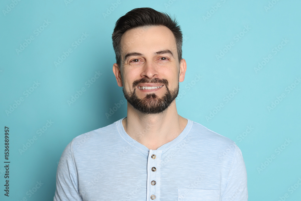 Obraz premium Smiling man before shaving on light blue background