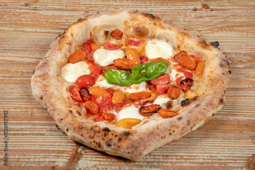 pizza margherita al forno impastare lavorazione impasto infornare ingredienti farina panetto mozzarella polpette 