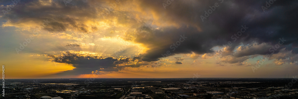 Obraz premium Sunset after the storm clears with painted sky of clouds
