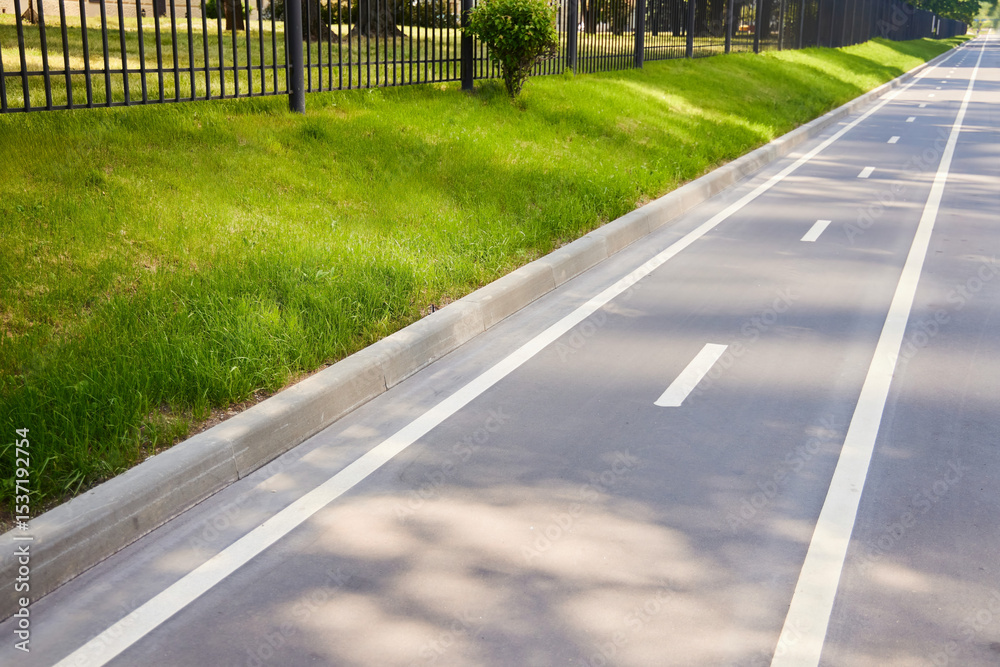 Obraz premium Bike path in the city, convenient for cyclists. Urban planning