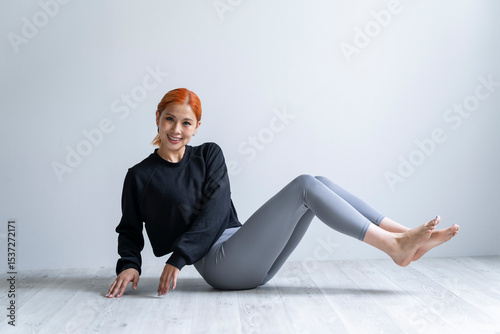 フィットネスをする女性