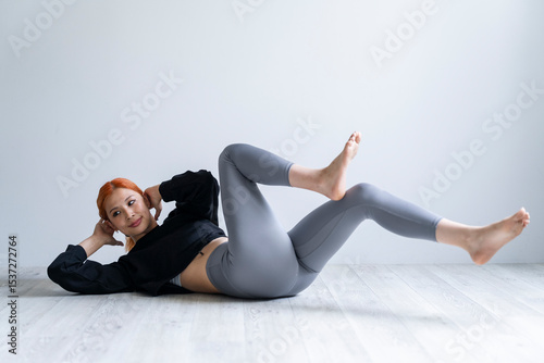 フィットネスをする女性