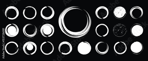 Set different circle brush strokes, hand drawn paint brush circle logo frame