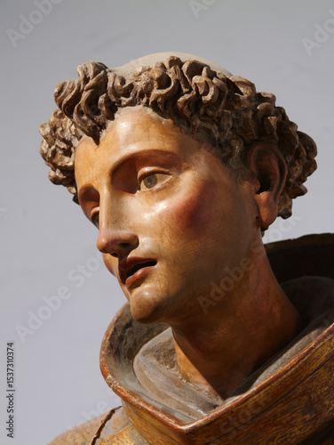 Kirchenstatue photo
