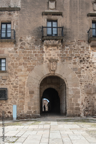 Passageway with a semicircular arch and coat of arms of the palace of the Marquises of Mirabel in Plasencia, province of Cáceres, Spain