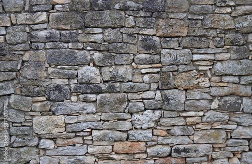 DETTAGLIO DI MURO ANTICO IN PIETRA
