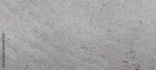 Superficie de concreto con una textura uniforme, su color es gris claro, sin elementos adicionales visibles.