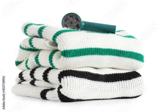 Electric lint remover on a ...