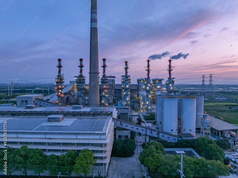 Obraz premium aerial view power station during sunset