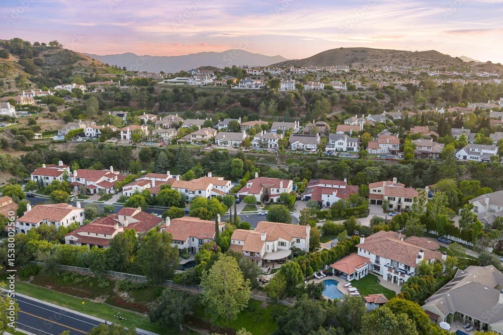 Obraz premium Luxury Mediterranean Estate with Pool, Basketball Court, Gym, and Elegant Custom Interiors