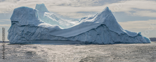 Foto Iceberg of Icebergs at Newfoundland drifted from Greenland in summertime