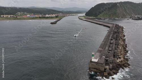 Wallpaper Mural Barra de San Esteban en Muros de Nalon, Asturias Torontodigital.ca