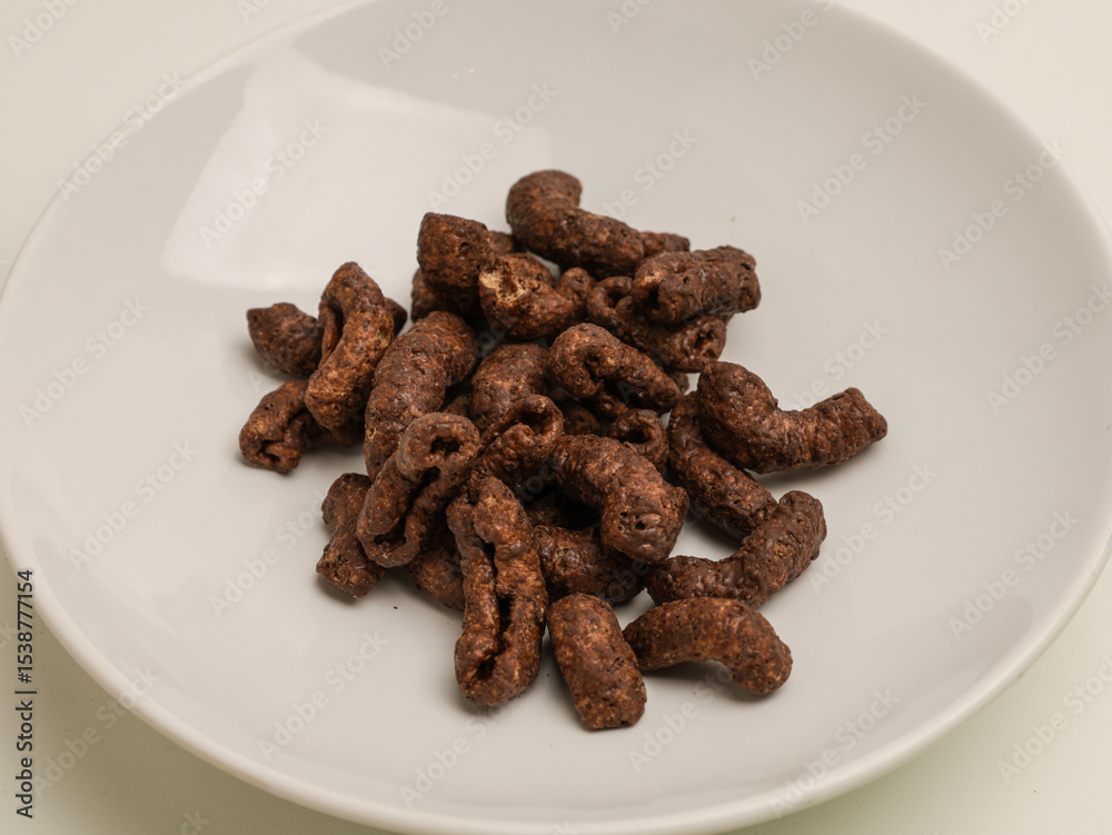 Obraz premium Chocolate crunchy snacks on white background