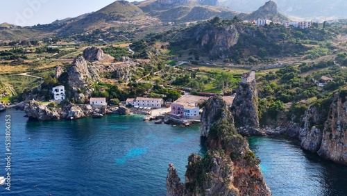 Fototapeta Naklejka Na Ścianę i Meble -  Il mare della Sicilia, Italia. Tonnara di Scopello. 4K
Vista aerea della costa più bella della Sicilia. La baia di Scopello, tra Palermo e San Vito Lo Capo. Riserva dello Zingaro. 