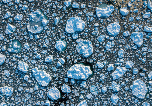 morceaux de glace sur l'océan photo
