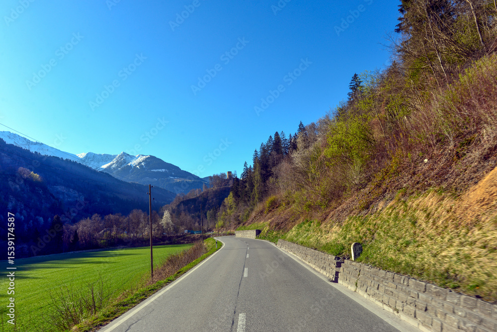 Fototapeta premium Die Valserstraße von Ilanz/Glion in Richtung Vals, Graubünden (Schweiz)