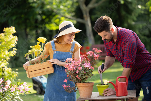Fotografija Gardeners working together in vibrant backyard
