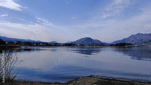 日本、日本の活火山、富士山、日本の象徴、富士山麓、富士河口湖、青空、雲、写真素材	