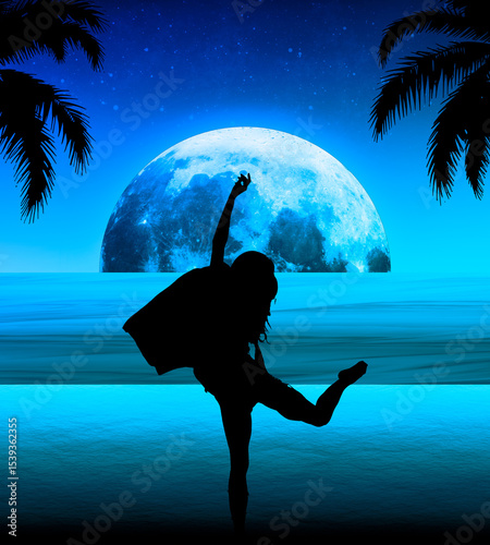 Mujer contemplando la noche en las orillas del mar