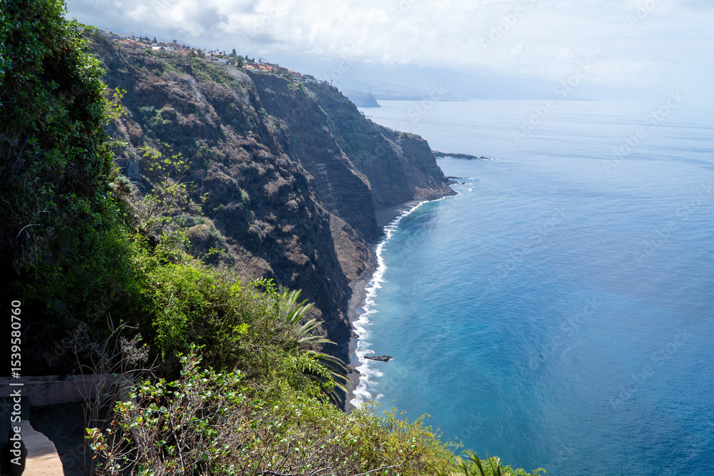 Fototapeta premium view of the coast of the ocean