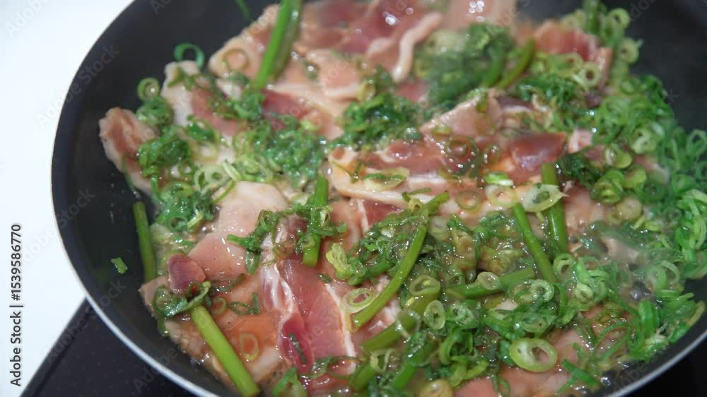 味付け豚バラカルビを焼く様子 味付け豚バラカルビを焼く様子