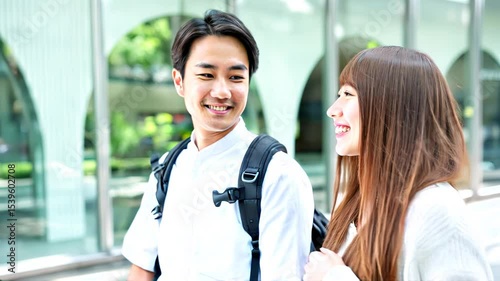 東京原宿表参道を歩くカップル