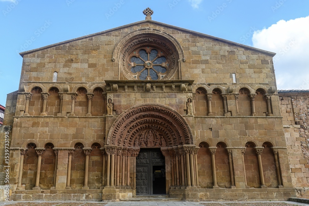 Fototapeta premium Romanesque church of Santo Domingo - Soria