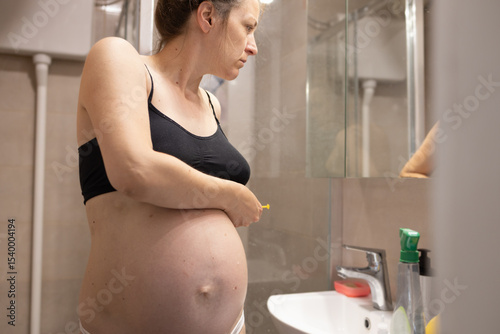 A pregnant woman using injection to treat her thrombophilia.