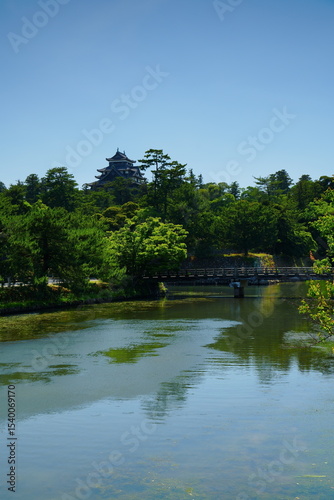 島根県松江市の春の国宝松江城と堀川