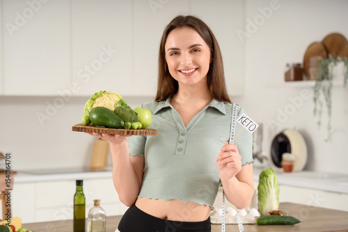 Young woman with healthy fo...