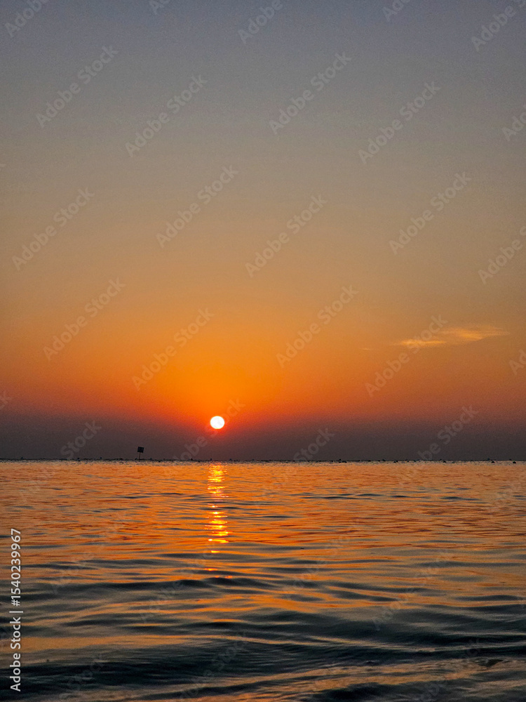 Naklejka premium Sunset over the sea