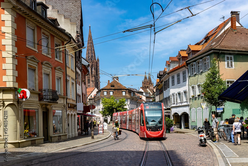 Wallpaper Mural Stadtzentrum von Freiburg im Breisgau mit Straßenbahn Torontodigital.ca