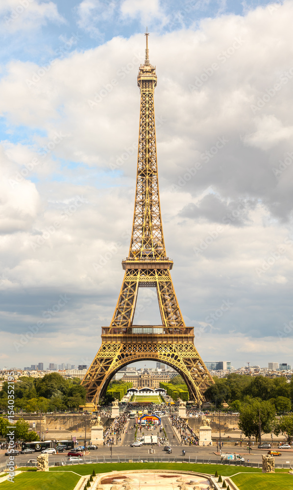 Fototapeta premium Eiffel Tower seen from Trocadéro with dramatic sky in Paris