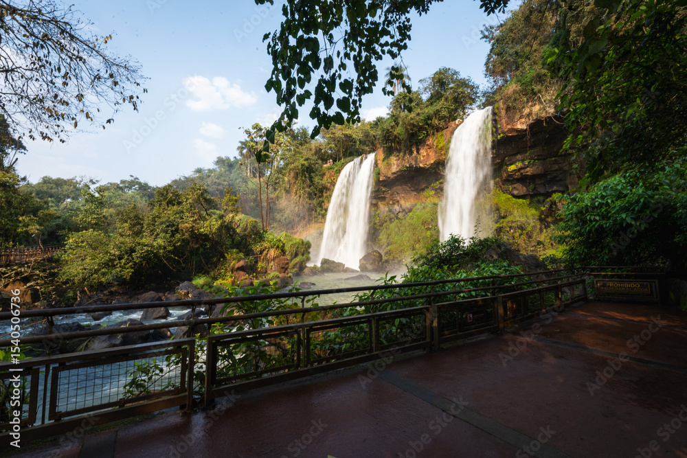 Obraz premium Imposing Iguazu falls on Argentine side
