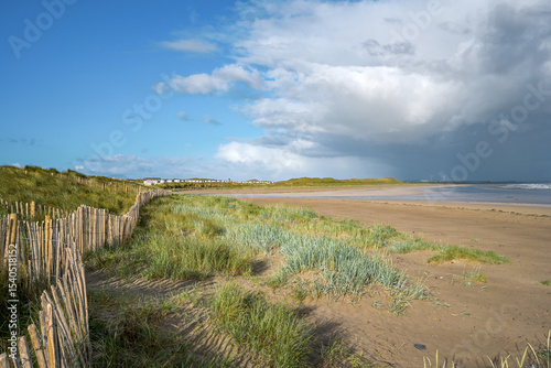 Düne und Strand am Enniscrone Beach in Irland