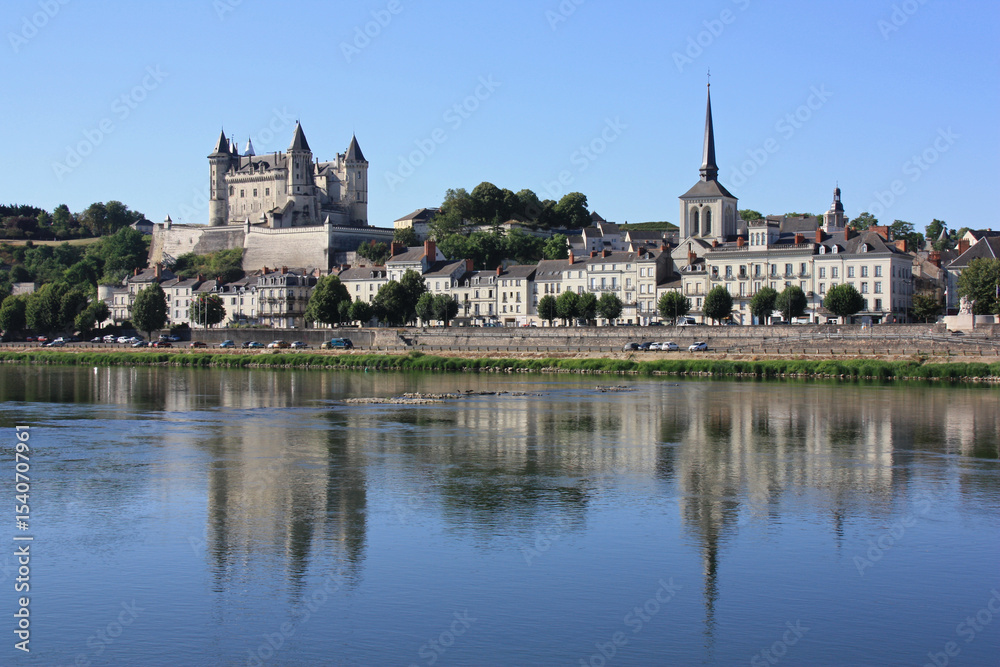 Obraz premium Rives de la Loire à Saumur. France