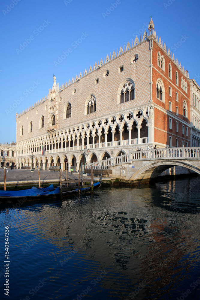 Naklejka premium Doge's Palace in St. Mark's Square, Venice, Italy