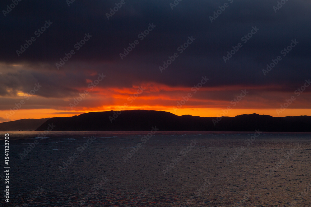 Naklejka premium 奄美大島の夏の日の出。