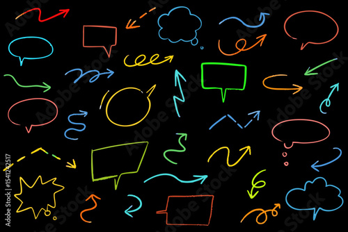 Hand drawn doodle colorful chalk, pencil arrow icon and callout black background vector illustration set手描き落書きカラフルなチョーク、ペンシルの矢印アイコンと吹き出しの黒背景ベクターイラストセット