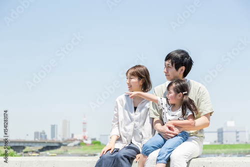 指差しをする家族