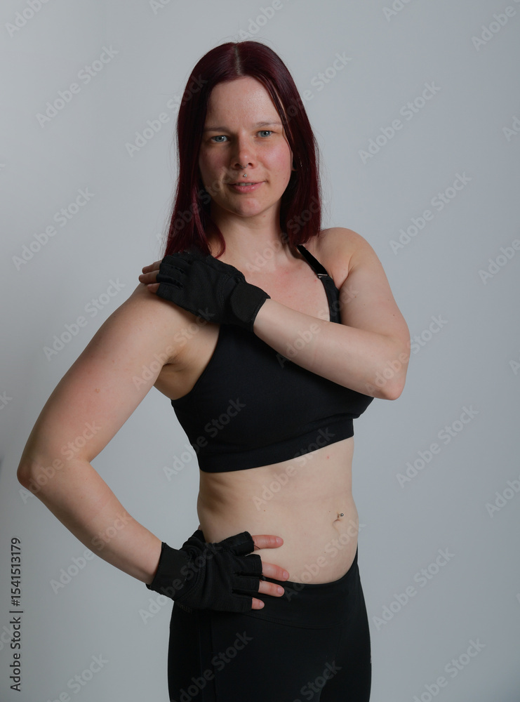 Naklejka premium kampfsport, boxen, kickboxen, thaiboxen, abnehmen, sportlich, figur, rundungen, curvy, diät, sport, fitness, trainieren, training, muskelaufbau, fett verbrennen, kalorien, frau, fitnes, aufgaben, fit