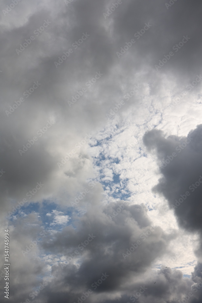 Obraz premium clouds in the sky and sun