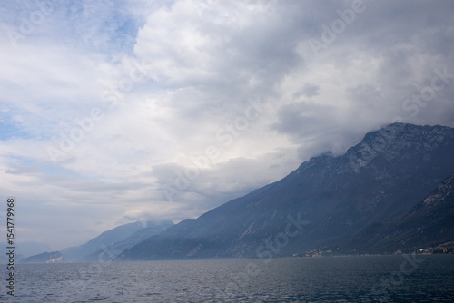 Canvastavla A sweeping wide-angle view of Lake Garda's dramatic northern end, featuring impo