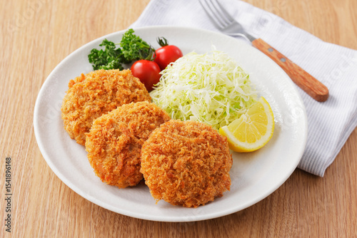 牛肉を使った日本のメンチカツ　Japanese Ground Beef Menchi Katsu Cutlet