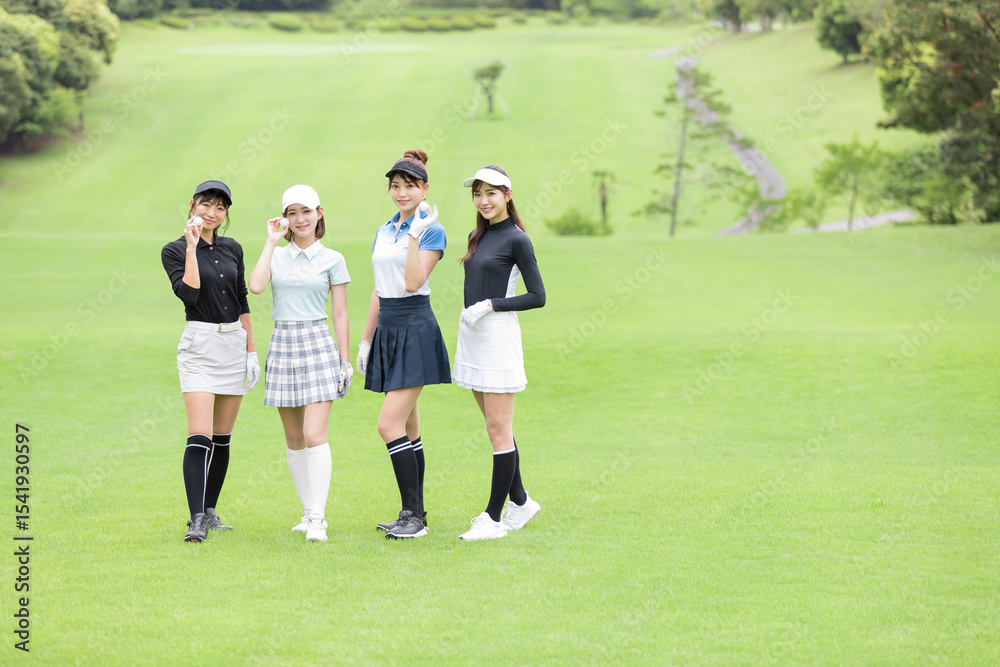 Fototapeta premium ゴルフを楽しむ女性