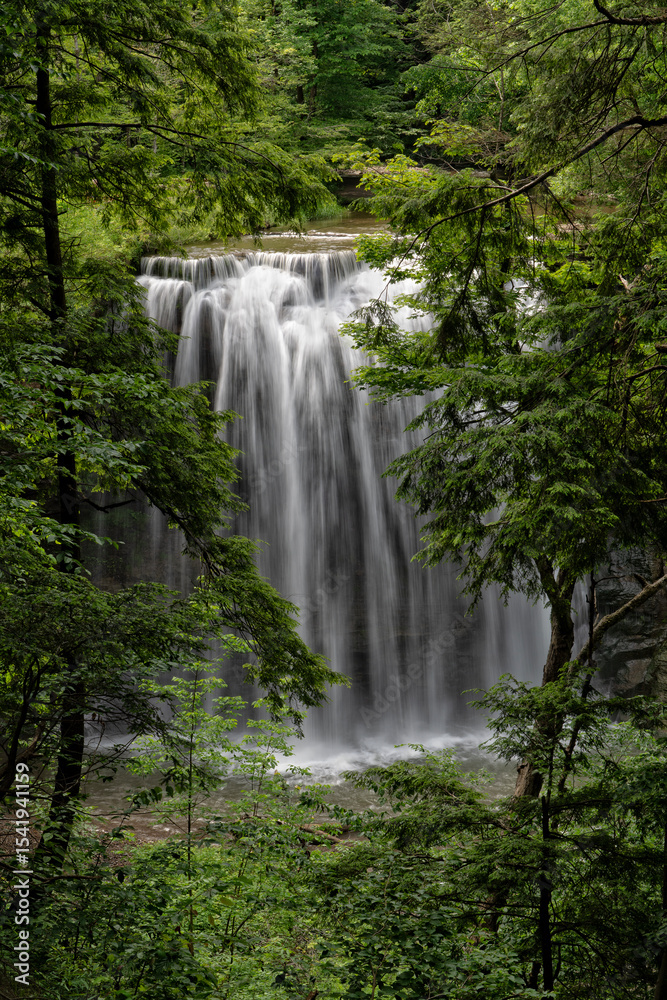 Obraz premium Upper Delphi Falls at Delphi Falls County Park In New York